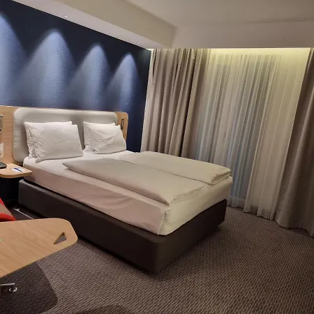 Express - By Ihg فندق فيسبادن